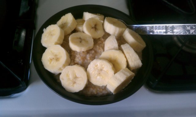 Why yes, I'd enjoy some steel-cut oats with maple syrup and bananas.