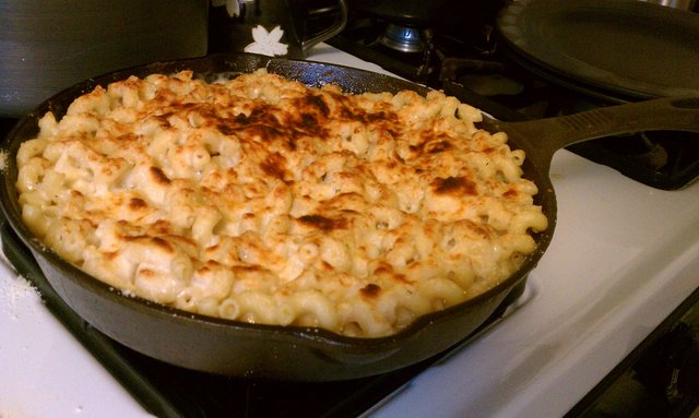 Broiled mac-n-cheese: swiss, gruyère, Guinness stout, thyme, parmesan crust.