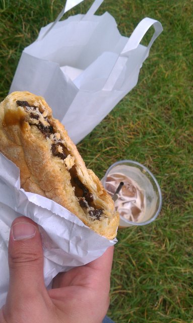 Iced latte and eccles (raisin and chocolate pastry) as I enjoy my last visit to the park.