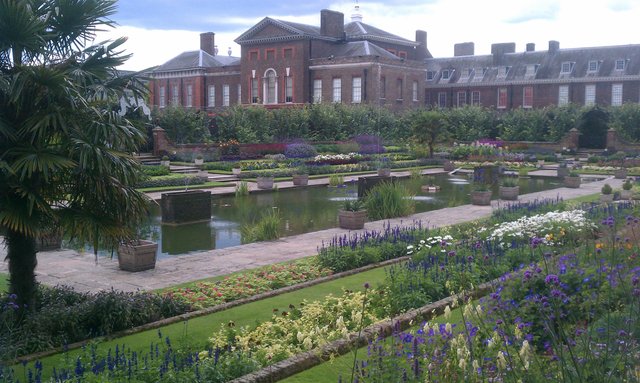 Even though there is lots of construction, the Kensington Palace gardens are quite nice.