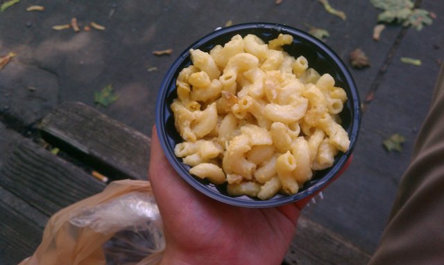 Just a side of mac-n-cheese today. I bought enough blueberries to feed me twice.