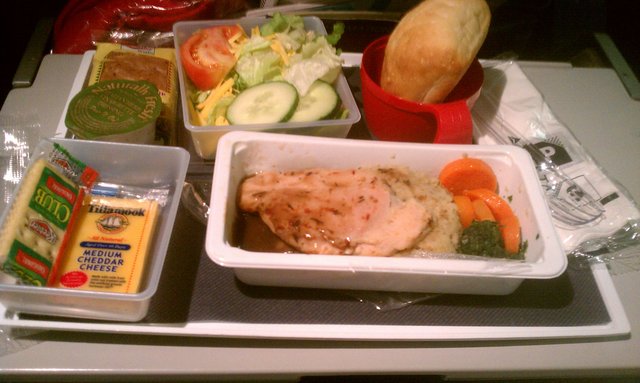 Dinner on the flight: Chicken with stuffing, spinach, carrots along with other bits.