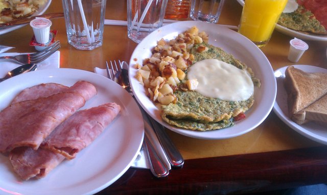 Pesto omelette, home fries, spare ham.