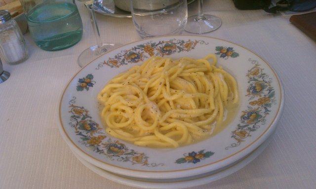 Tonnarelli cacio e pepe.