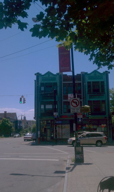 The bubble man is out on Allen and Elmwood. Yay!