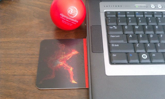 This @bevcoasters heat sensitive coaster tells me when my laptop is overheating. Skeleton = bad.