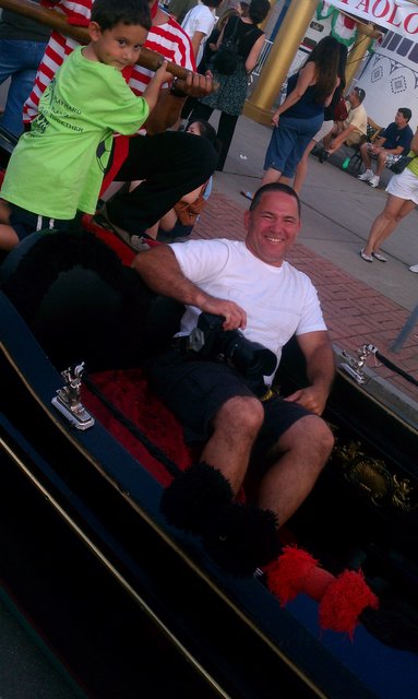 #Buffalo's own Joe Cascio (@panomaniac1) in the street gondola.