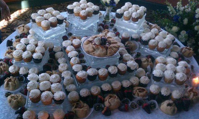 ALL THE CUPCAKES. And apple pies, and chocolate-covered strawberries.