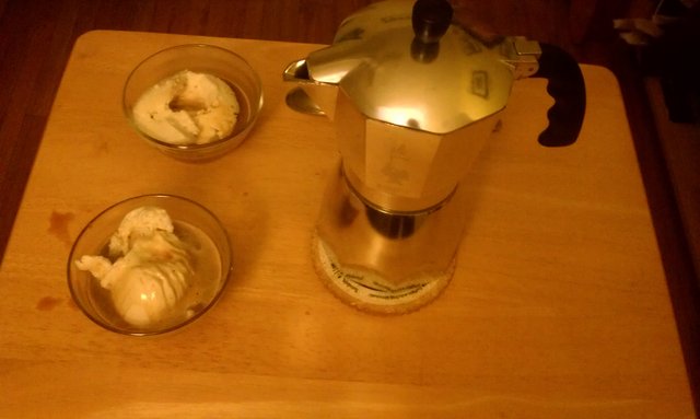 After two disappointing meals out today, a homemade affogato makes up for it.