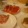 Prosciutto, faro e pomodoro, crostini di fegatini di pollo, sopressata. (Il Latini, Firenze)