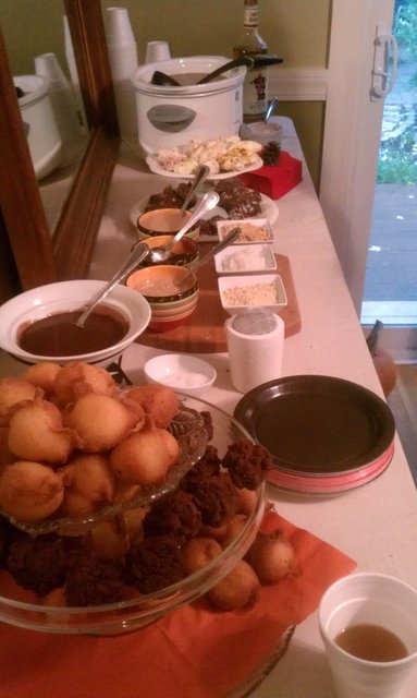 It's a real party when there is a homemade doughnut station (by @CircusBerry).