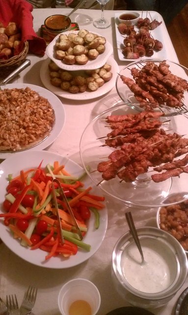 More by @CircusBerry: bacon-wrapped asiago-stuffed figs, mini twice-baked spuds, pork skewers with apple chutney, etc.