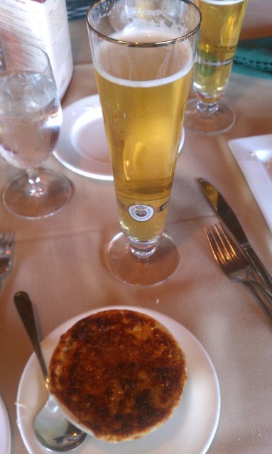 Warsteiner, French onion soup (Belgium played by tablecloth).