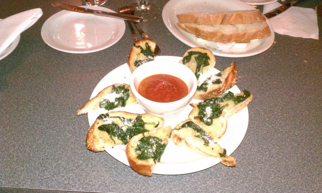 Opted for the spinach garlic bread appetizer.